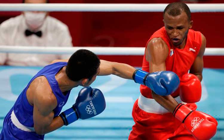 Lázaro ílvarez (Cuba) contra el tailandés Chatchai-Detcha, en los 57 kg del boxeo en Tokio 2020. Lázaro ílvarez (Cuba) contra el tailandés Chatchai-Detcha, en los 57 kg del boxeo en Tokio 2020.