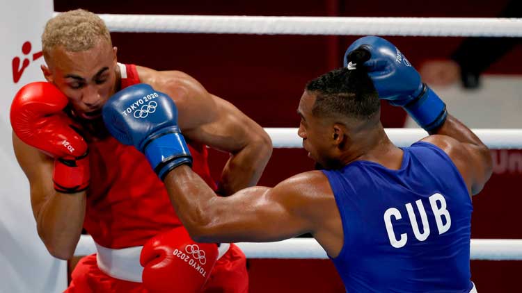 Cubano Arlen López combate contra Benjamín Whittaker, de Gran Bretaña, en los 81 kg del boxeo, en Tokio 2020. Cubano Arlen López combate contra Benjamín Whittaker, de Gran Bretaña, en los 81 kg del boxeo, en Tokio 2020.