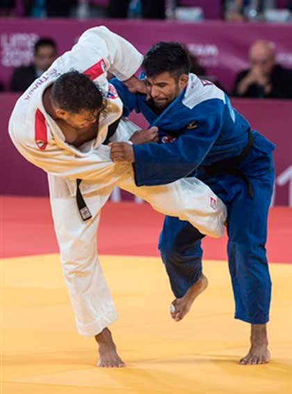 Magdiel Estrada cae contra Víctor Sterpu en los 73 kg del judo de Tokio 2020. Magdiel Estrada cae contra Víctor Sterpu en los 73 kg del judo de Tokio 2020.