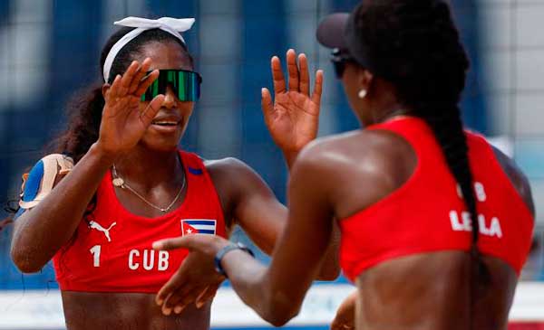 Dupla cubana de voleibol de playa en el juego contra Estados Unidos en octavos de final. Dupla cubana de voleibol de playa en el juego contra Estados Unidos en octavos de final.