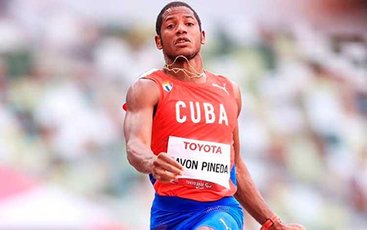 Leinier Savón, plata en salto largo, categoría T12, en los Juegos Paralímpicos de Tokio 2020.
