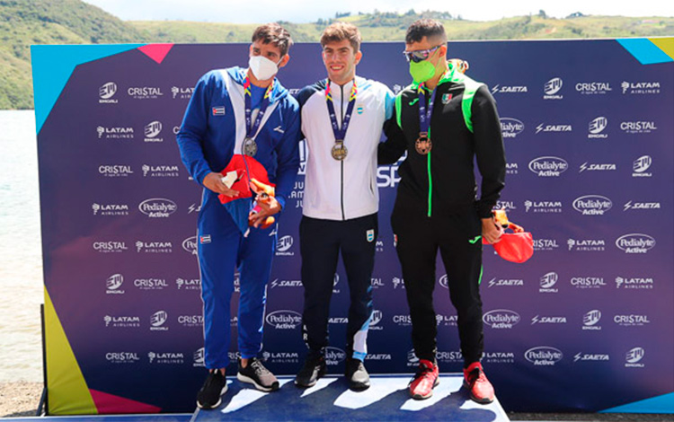 Villaclareño Reinier Carrera en la premiación del K1-1000 en los Panamericanos Juniors de Cali. Villaclareño Reinier Carrera en la premiación del K1-1000 en los Panamericanos Juniors de Cali.