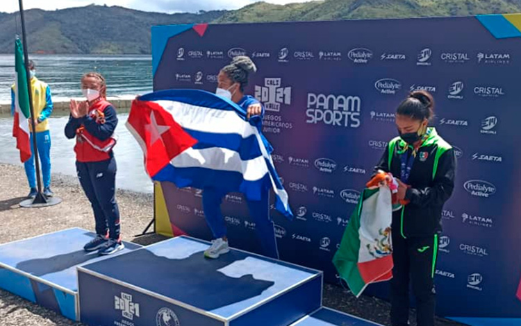 Katherine Nuevo, oro en el C1-200, en los Juegos Panamericanos Juniors, de Cali, Colombia.