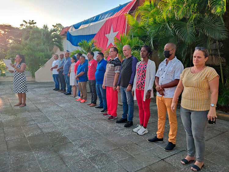 Presidencia del acto de reinicio del curso escolar en la EIDE Héctor Ruiz, de Villa Clara. Presidencia del acto de reinicio del curso escolar en la EIDE Héctor Ruiz, de Villa Clara.