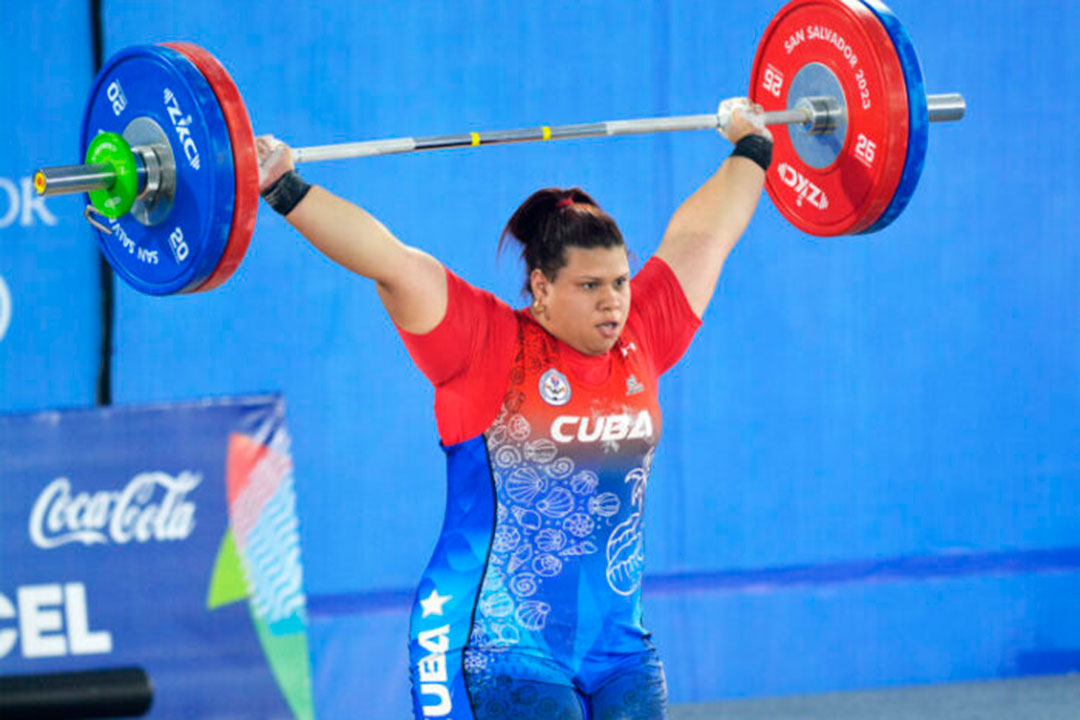 Marifélix Sarría, campeona de envión en más de 87 kg.