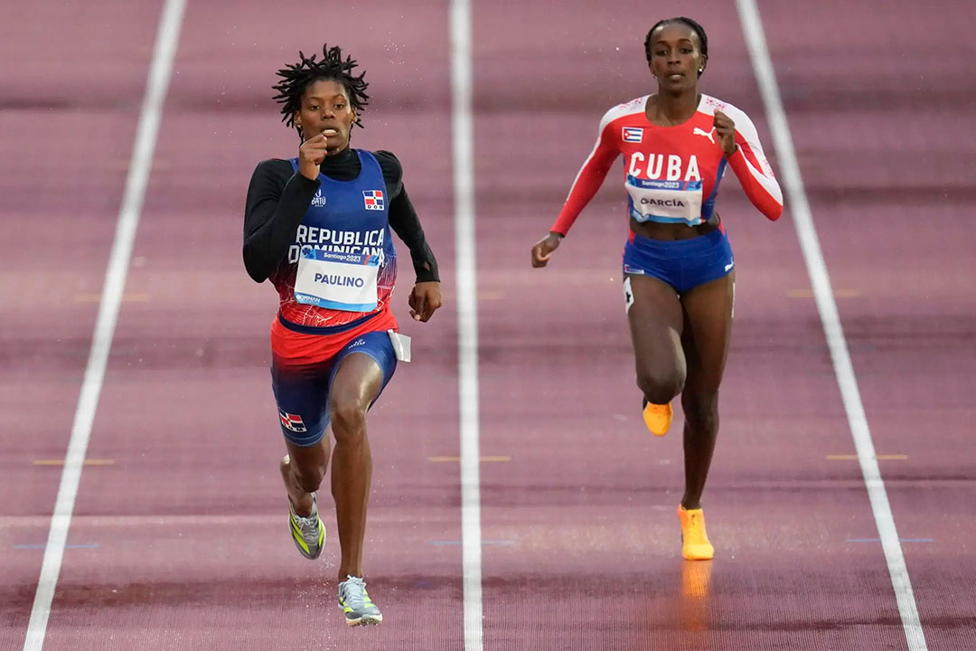 Marileidiy Paulino y Yunisleidy García  en la semifinal de los 200 metros planos.