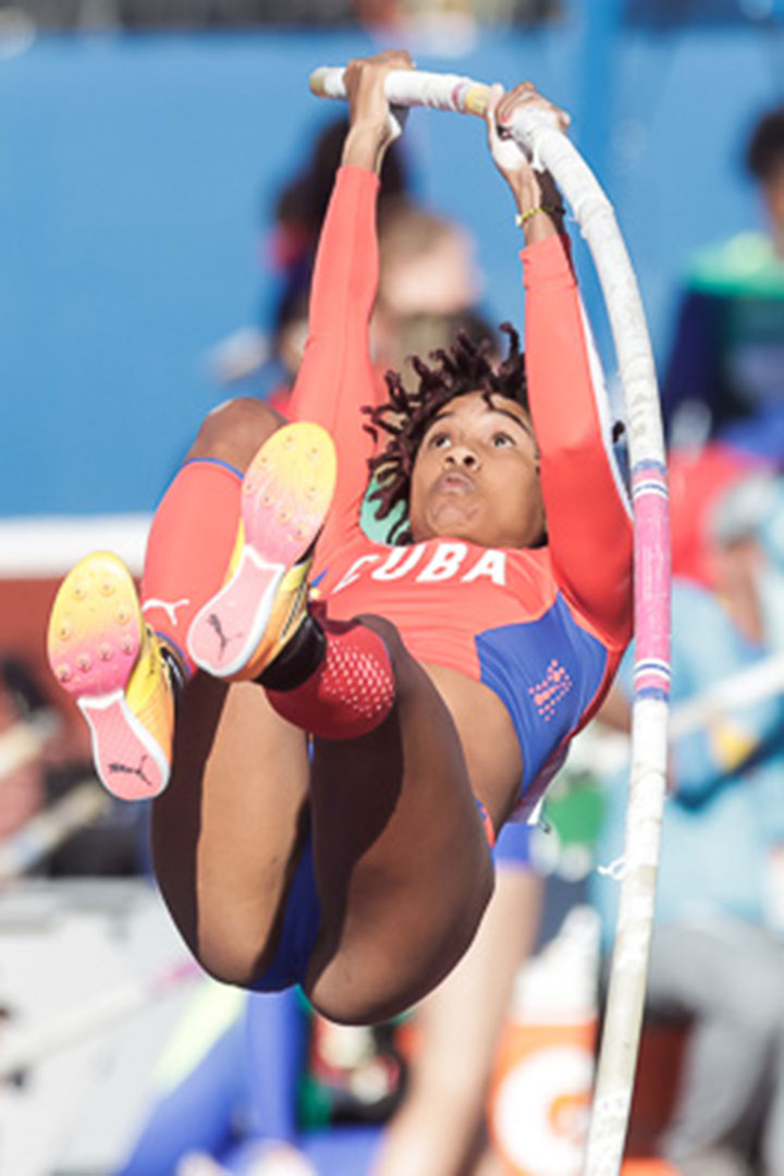 Aslin Quiala, bronce en salto con pértiga.