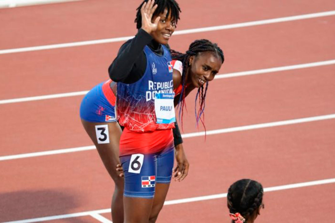 La dominicana Marileidy Paulino, oro en los 200 metros, y la subcampeona cubana Yunisleidy García.