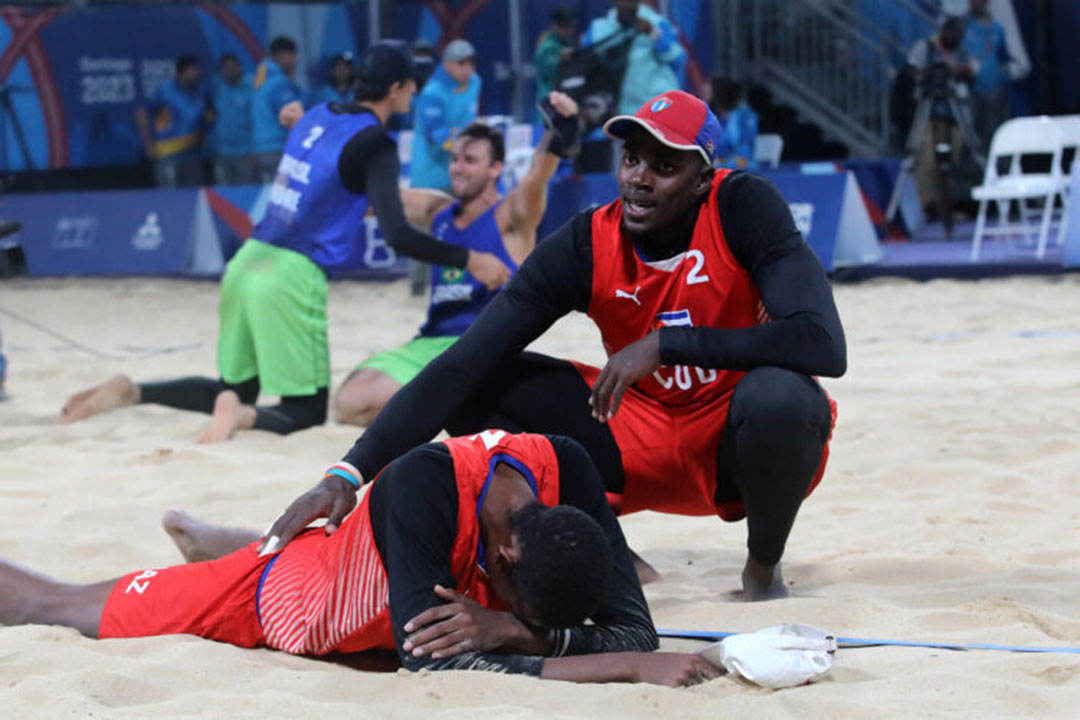 Jorge Luis Alayo y Noslen Díaz, plata en voleibol de playa.