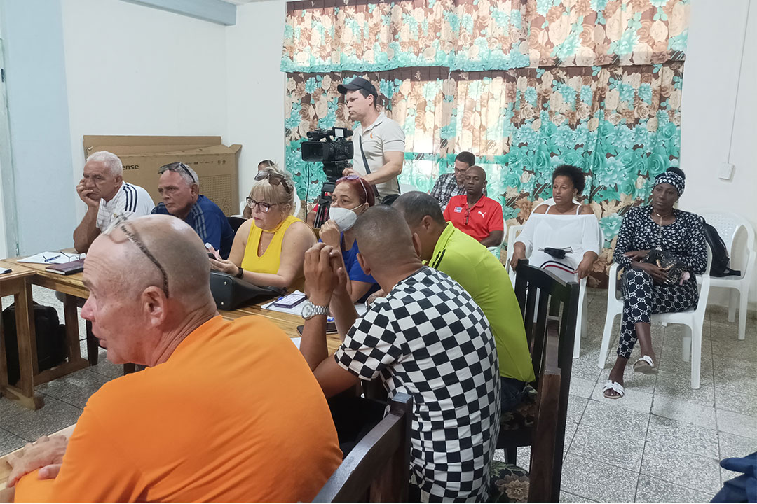 Director general de la EIDE durante el intercambio con el primer secretario del Partido en Villa Clara.