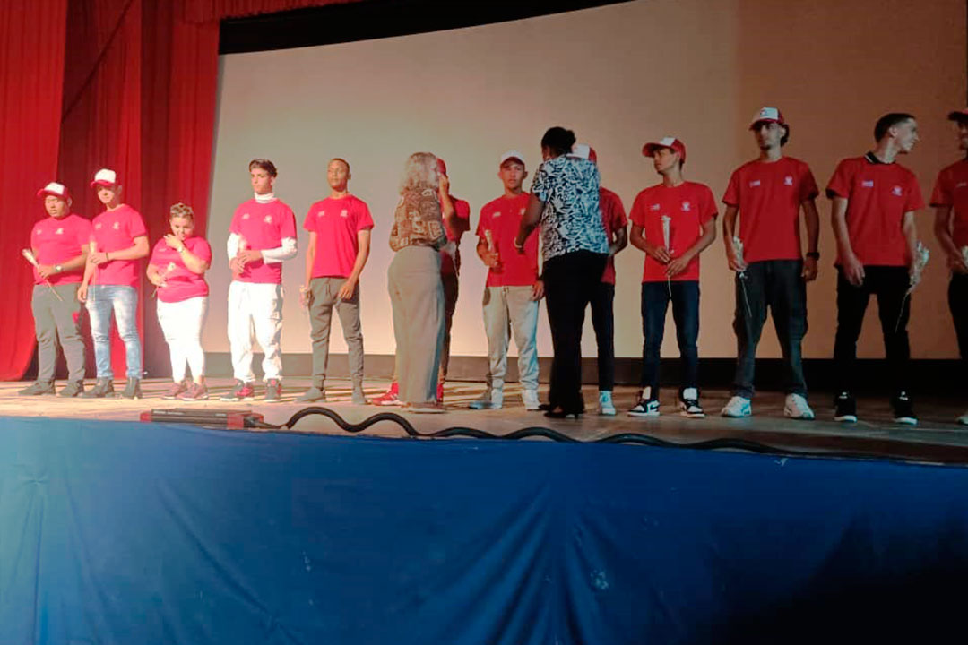 Graduados integrales de la  Escuela de Profesores de Educación Física y Deportes Comandante Manuel Fajardo Rivero, de Villa Clara.
