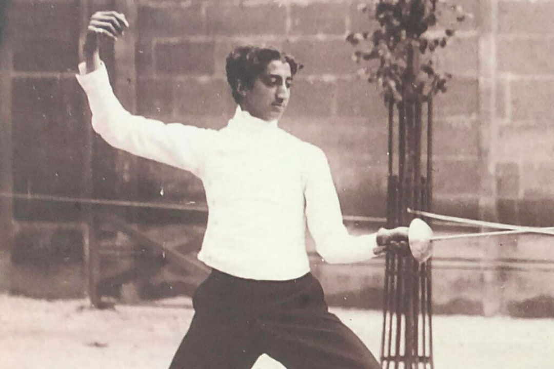 Esgrimista cubano Ramón Fonts compite en París 1900.