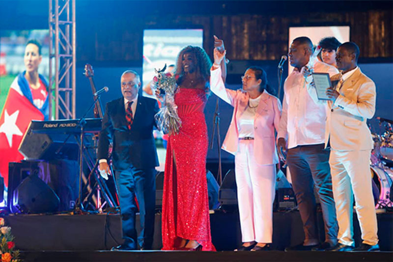 Premiación de Leyanis Pérez, en gala de reconocimiento a los mejores deportistas cubanos en 2025.