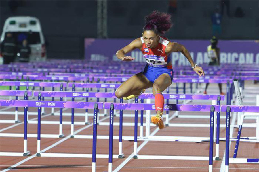 Jocelyn Echazabal, oro en 100 con vallas.