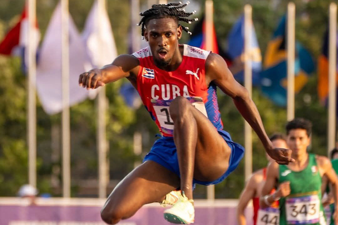 Oleysy Ferrer, oro de Cuba en los 3000 metros con obstáculos.