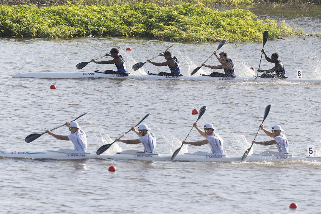 El kayak cubano con Abreu, Suárez, Lamadrid y escoltó a Argentina.