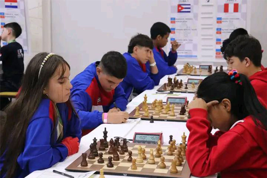 Jinela de la Caridad Rodríguez defendiendo el cuarto tablero del equipo Cuba 1.