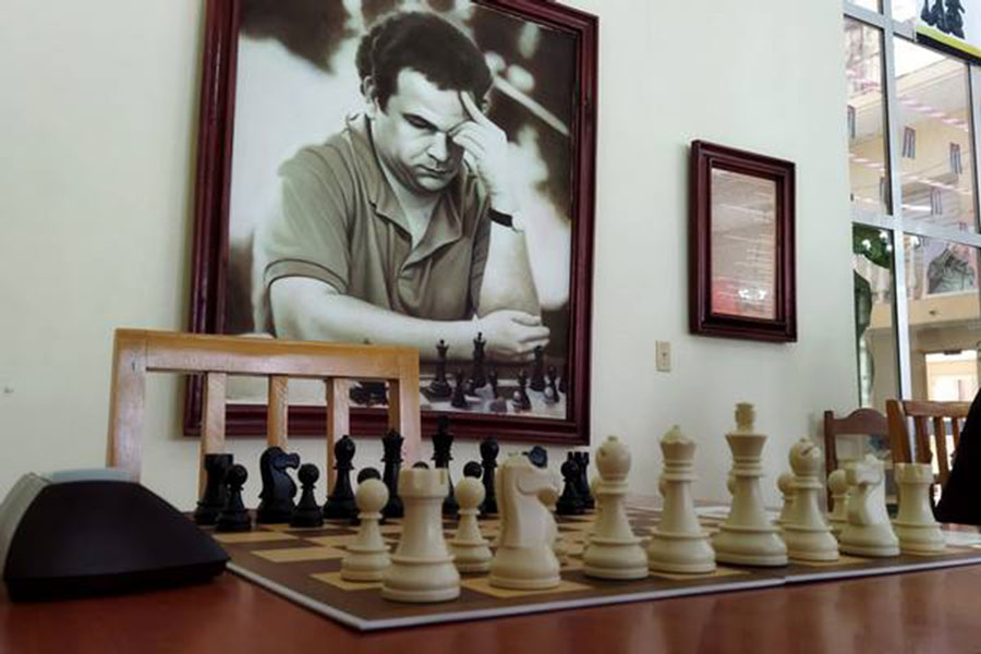 Cuadro del GM Guillermo García en el Palacio del Ajedrez que lleva su nombre.