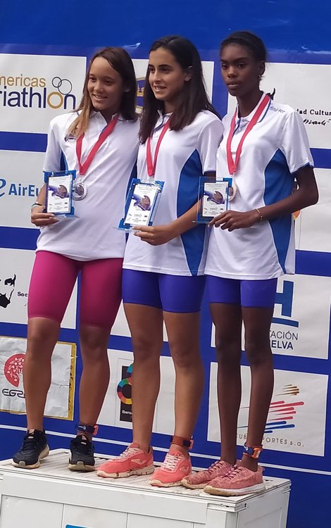 De izquierda a derecha, Dayamy Gutiérrez Morales (segundo lugar), Isabel Rodríguez Silverio y Nahomi Hernández Cañizares. De izquierda a derecha, Dayamy Gutiérrez Morales (segundo lugar), Isabel Rodríguez Silverio y Nahomi Hernández Cañizares.