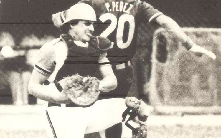 Albertico Martínez, receptor de los equipos Villa Clara en los años 80. Albertico Martínez, receptor de los equipos Villa Clara en los años 80.