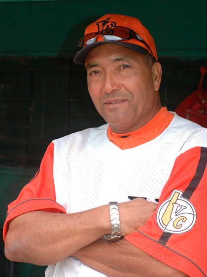 Amado Zamora como coach del equipo Villa Clara. Amado Zamora como coach del equipo Villa Clara.