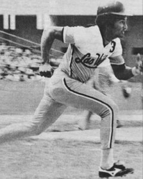 Amado Zamora en el corrido de bases. Amado Zamora en el corrido de bases.