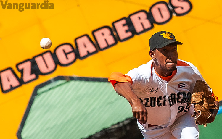 Javier Mirabal, pitcher perdedor por Villa Clara. Javier Mirabal, pitcher perdedor por Villa Clara.