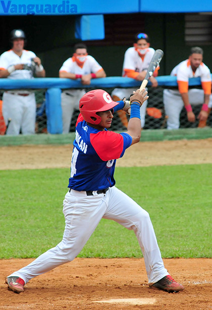 Yulián MIlán, pelotero de Granma, en juego contra Villa Clara. Yulián MIlán, pelotero de Granma, en juego contra Villa Clara.