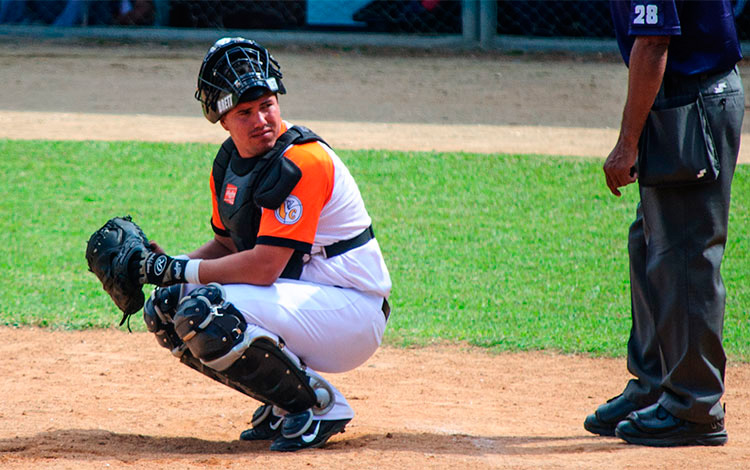 Julio Miranda, quien actuó de receptor en el segundo choque, fue uno de los más destacados a la ofensiva, al compilar de 8-5 en el doble juego.