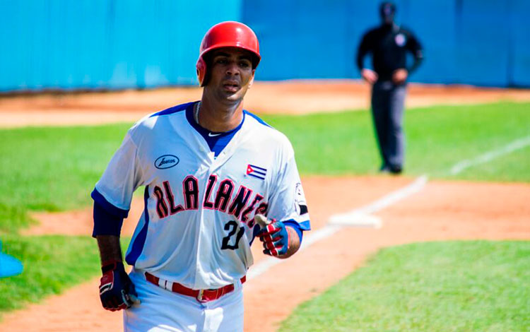 Guillermo Avilés, pelotero de Granma.