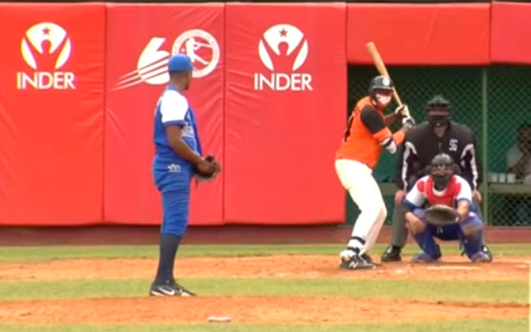 Pitcher Andy Rodríguez, de Industriales, en juego contra Villa Clara. Pitcher Andy Rodríguez, de Industriales, en juego contra Villa Clara.