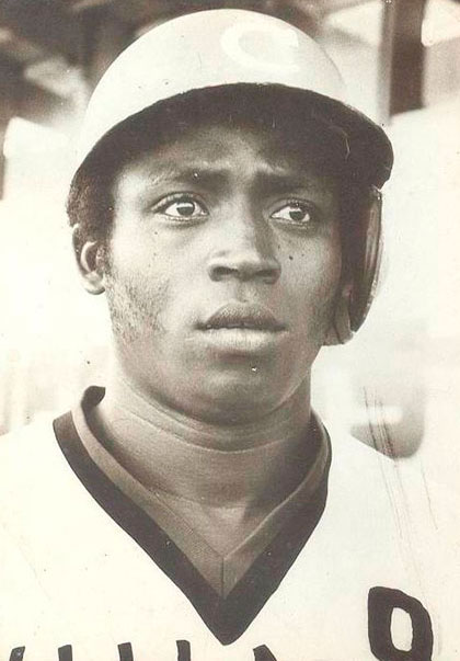 Luis Jova, jardinero derecho del Todos Estrellas de Billa Clara en los años 80. Luis Jova, jardinero derecho del Todos Estrellas de Billa Clara en los años 80.