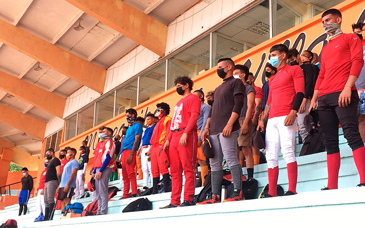Grupo de peloteros convocados con vistas a integrar el equipo Villa Clara.