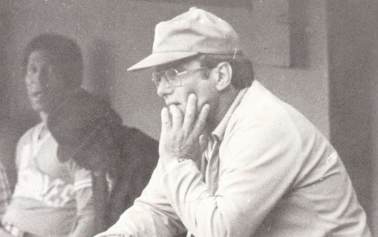 Pedro Chávez, mánager del equipo Industriales, en el banco junto al jugador Pedro Medina. Pedro Chávez, mánager del equipo Industriales, en el banco junto al jugador Pedro Medina.