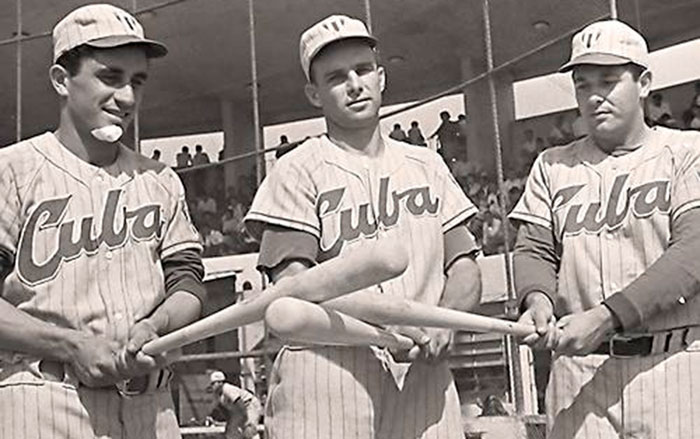 Urbano González, Pedro Chavez y Jorge Trigoura, miembros del equipo Cuba de béisbol en el Mundial de 1961. Urbano González, Pedro Chavez y Jorge Trigoura, miembros del equipo Cuba de béisbol en el Mundial de 1961.