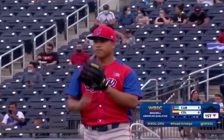 Bryan Chi, pitcher abridor y ganador por Cuba contra Colombia.