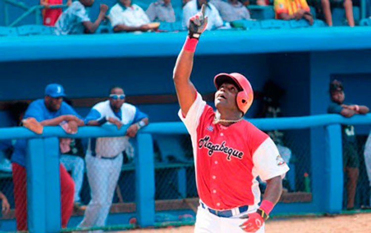 Dennis Laza, pelotero de Mayabeque.