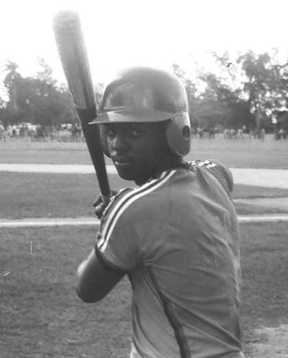 íngel López, receptor de equipos Villa Clara. íngel López, receptor de equipos Villa Clara.