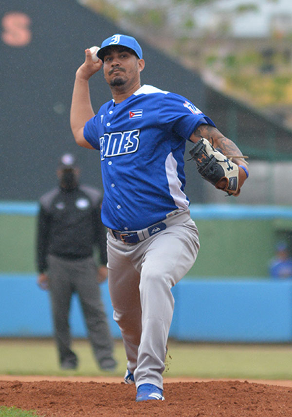 Pedro ílvarez, pícher abridor por Industriales y ganador del primer juego. Pedro ílvarez, pícher abridor por Industriales y ganador del primer juego.