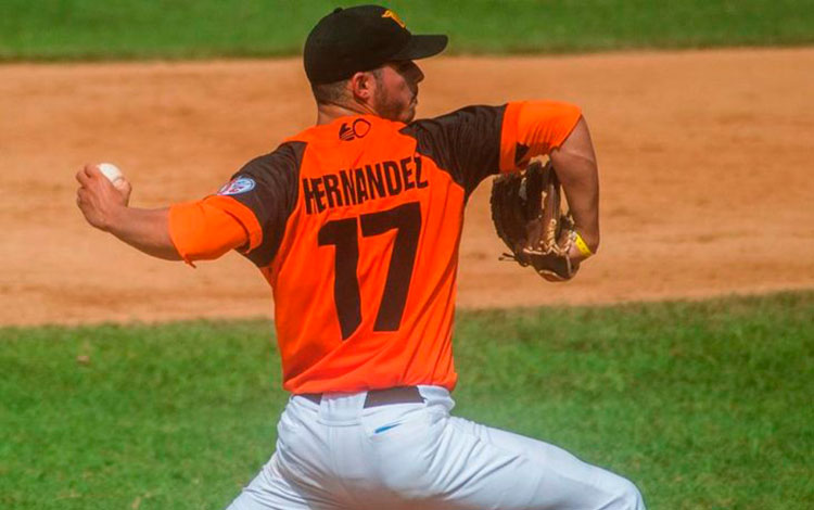 Oscar Hernández, ganador del segundo juego de Villa Clara contra Pinar del Río en la 61 Serie Nacional de Béisbol.