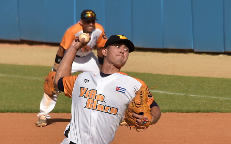 Randy Cueto, pelotero de Villa Clara. Randy Cueto, pelotero de Villa Clara.