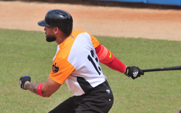 Ariel Pestano Rosado, pelotero del equipo Villa Clara. Ariel Pestano Rosado, pelotero del equipo Villa Clara.