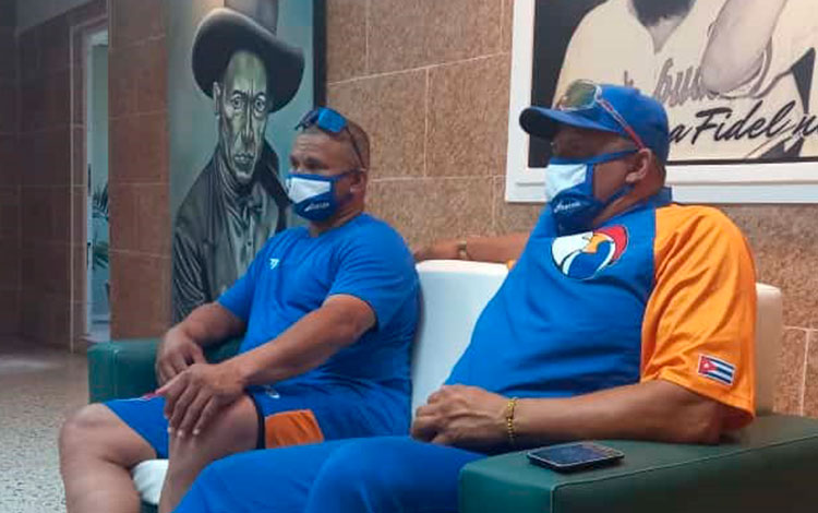 Elier Sánchez, mánager del equipo Sancti Spíritus, y Frederich Cepeda, jugador. Elier Sánchez, mánager del equipo Sancti Spíritus, y Frederich Cepeda, jugador.