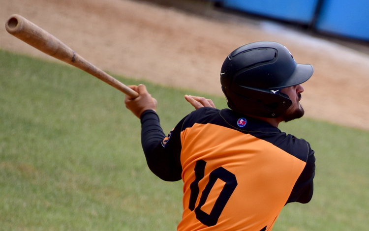 Yuri Marcos Fernández, pelotero de Villa Clara, que impulsó tres carreras en el juego 4 contra Ciego de ívila.. Yuri Marcos Fernández, pelotero de Villa Clara, que impulsó tres carreras en el juego 4 contra Ciego de ívila..