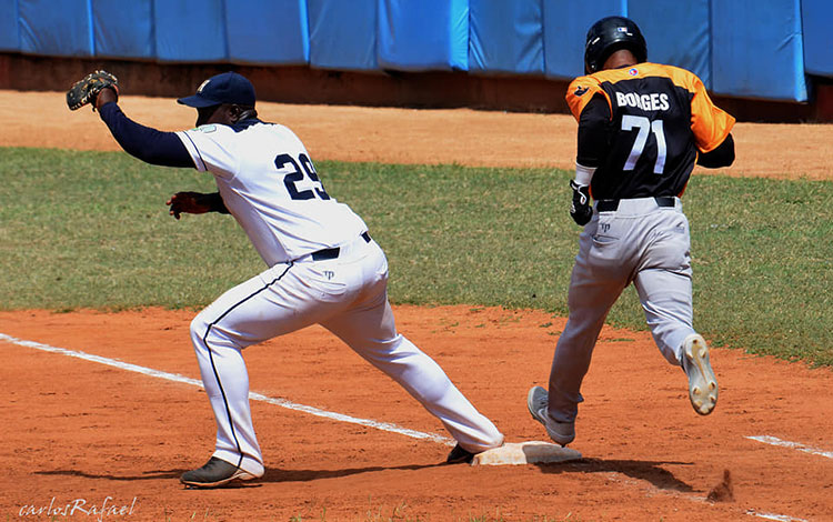 Yosbel Borges, pelotero de Villa Clara, en el juego del 6 de abril de 2022 contra Holguín. Yosbel Borges, pelotero de Villa Clara, en el juego del 6 de abril de 2022 contra Holguín.