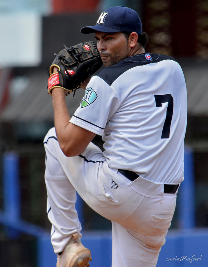 Wilson Paredes, abridor y ganador por Holguín. Wilson Paredes, abridor y ganador por Holguín.