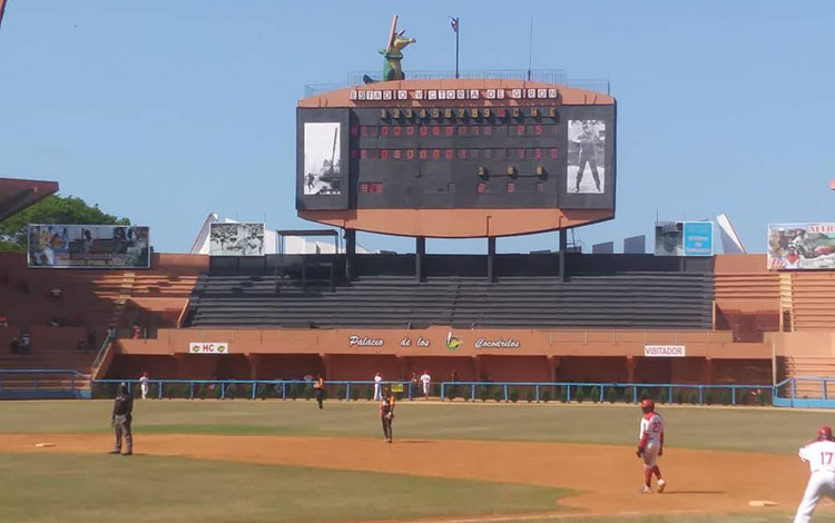 Momento del juego entre Matanzas y Villa Clara. Momento del juego entre Matanzas y Villa Clara.