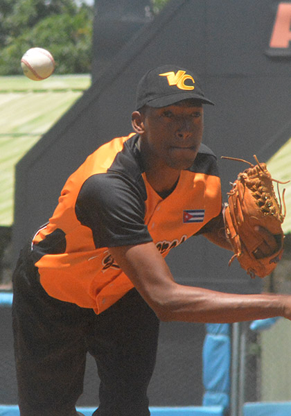Javier Mirabal, ganador del tercer juego contra Matanzas. Javier Mirabal, ganador del tercer juego contra Matanzas.