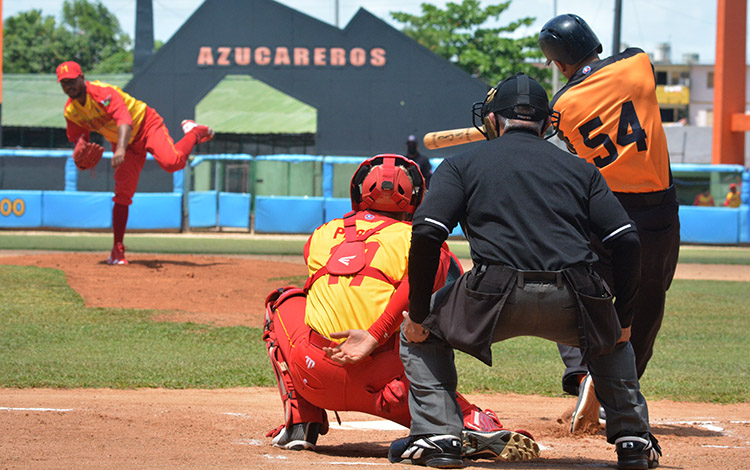 Momento del tercer juego entre Villa Clara y Matanzas. Momento del tercer juego entre Villa Clara y Matanzas.