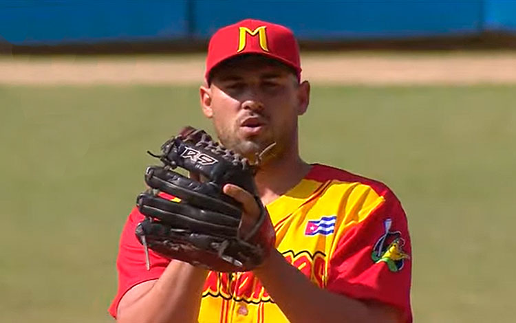 Carlos Brayan ílvarez Ramos, ganador del cuarto juego entre Villa Clara y Matanzas. Carlos Brayan ílvarez Ramos, ganador del cuarto juego entre Villa Clara y Matanzas.